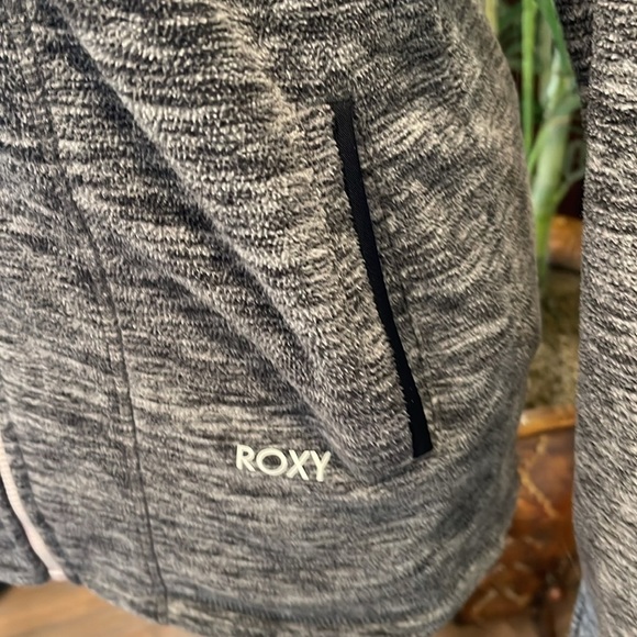 ROXY M heathered gray with pink full zip medium weight hoodie with huge hood - Picture 2 of 8